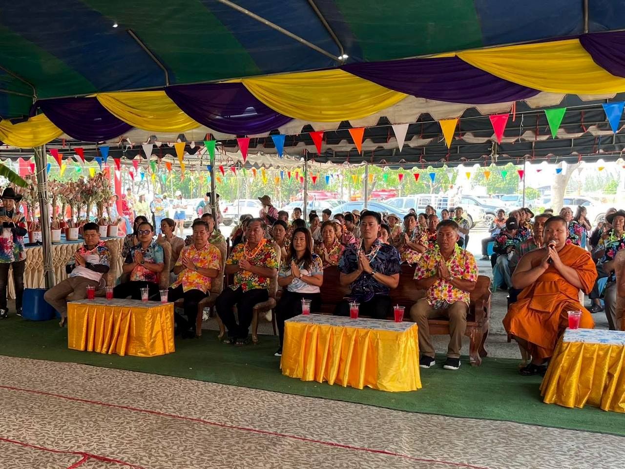 พิธีสรงน้ำพระและบรรยากาศภายในงาน